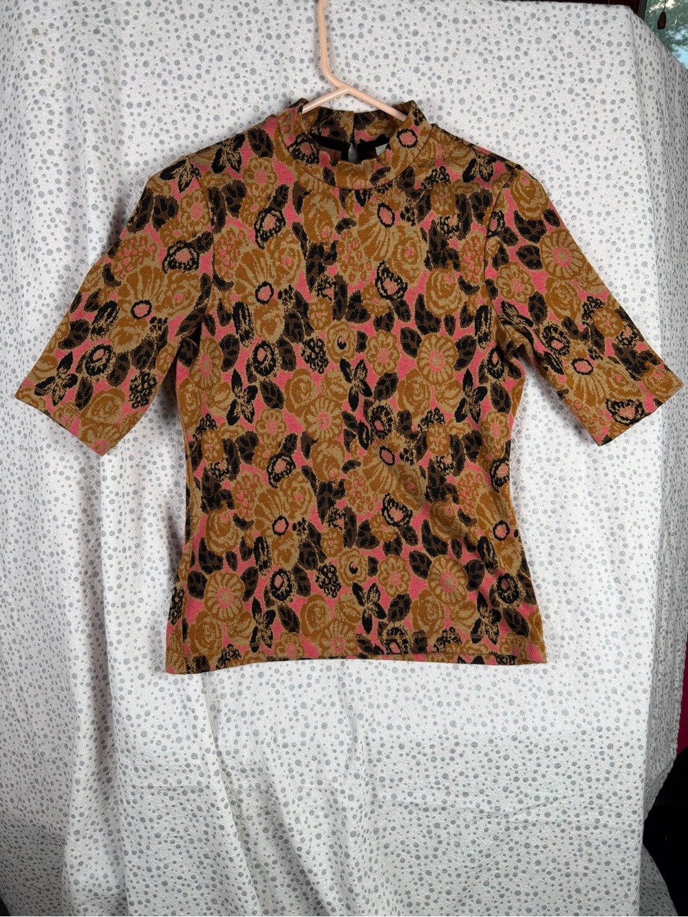 Maeve Mock Neck Short-Sleeve Floral Top in Mustard and Pink XS
